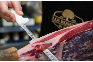 Cómo cortar correctamente el jamón en casa y disfrutarlo al máximo esta Navidad